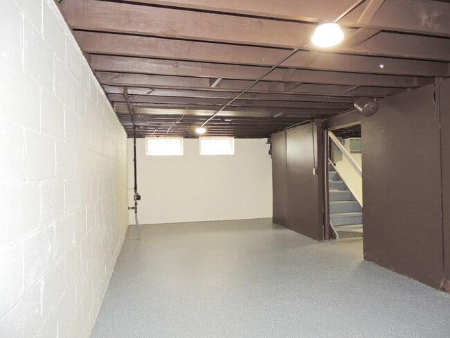 Building Photo - 3 Bed - 1 Bath Cape Cod for Rent!