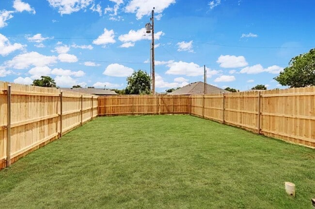 Building Photo - 1324 SW New York Ave