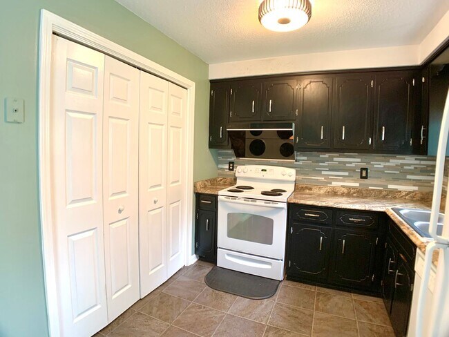 Building Photo - 511 Mallory Dr