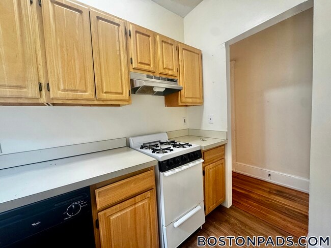 Building Photo - 463 Park Dr