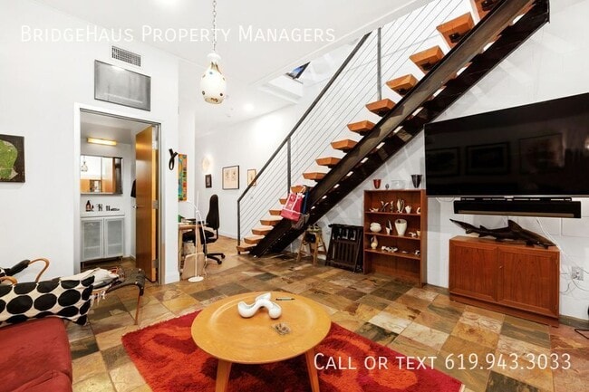 Building Photo - 3033 India St