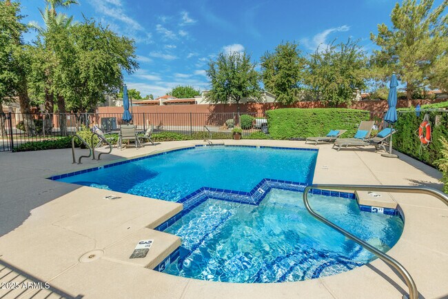 Building Photo - 1102 W Glendale Ave