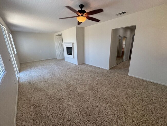 Building Photo - 2307 Thorncroft Cir