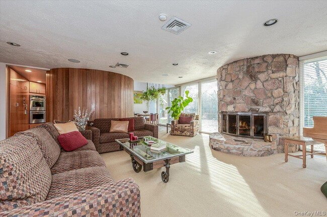 Building Photo - 20 Whitman Rd