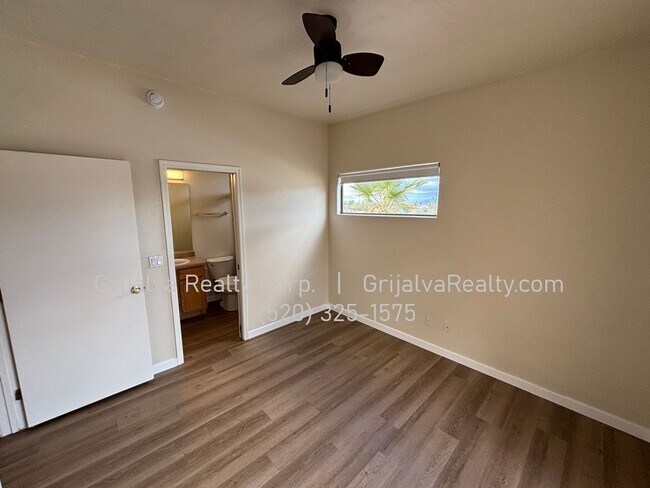 Building Photo - 1415 E Lester St