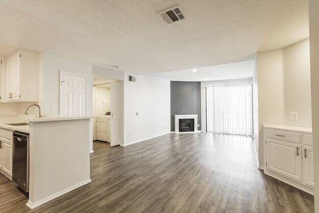 Interior Photo - 16117 Sunset Blvd