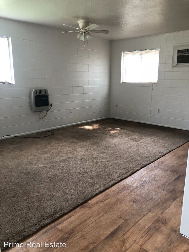 Building Photo - 520 W Kleberg Ave