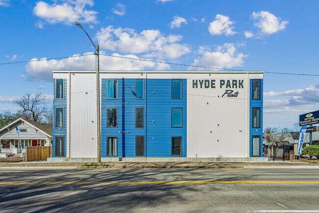 Building Photo - CORPORATE LEASE AVAILABILITY FOR 3, 6, OR 12 MONTHS! ALL BILLS AND PARKING INCLUDED!