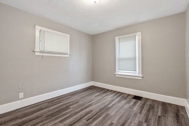 Building Photo - Cute 1 bed 1 bath. SECTION 8 Accepted