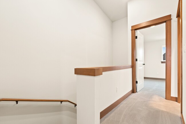 Building Photo - Immaculate West Seattle Townhome