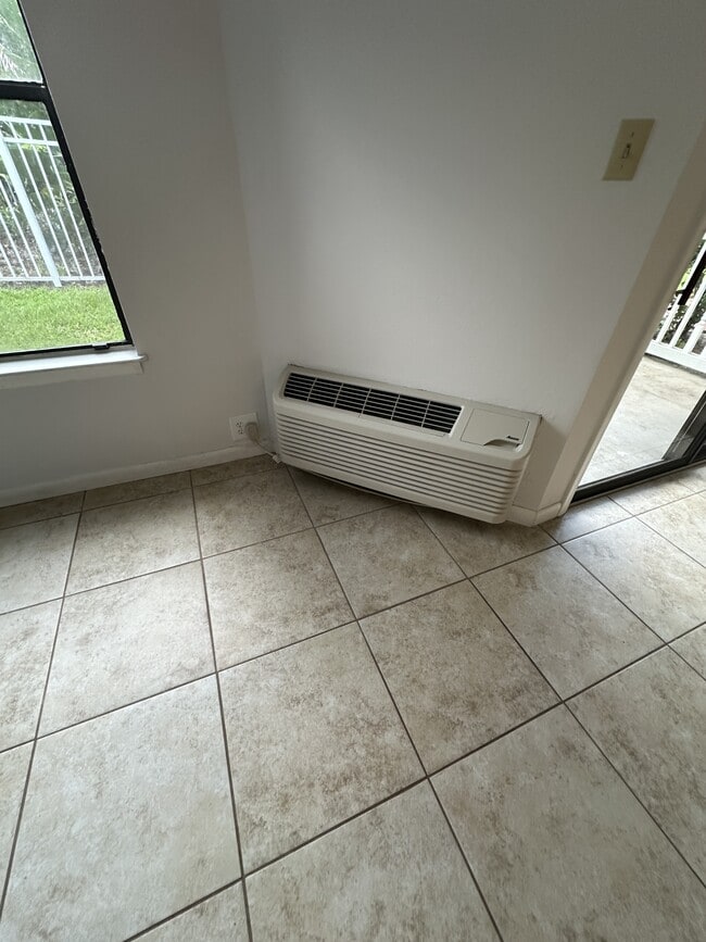 Building Photo - 225 S Tropical Trail