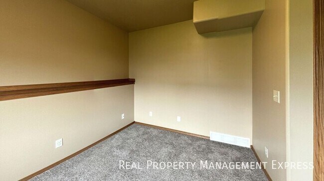 Building Photo - 2508 N Aidan Ave