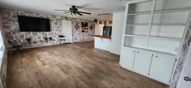 Living room - 8510 Burgandy Ln