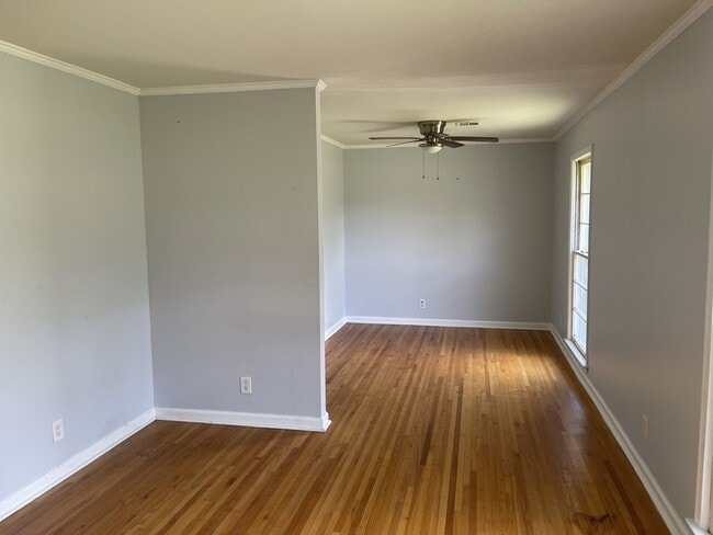 Building Photo - Spring Valley - 314