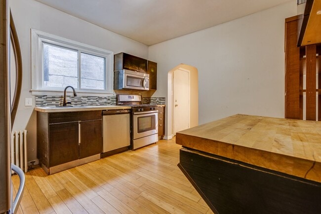 Building Photo - AVAILABLE JUNE 2026 - Spacious 2 Bedroom Home w/ SECONDS from Shiloh & Grandview!