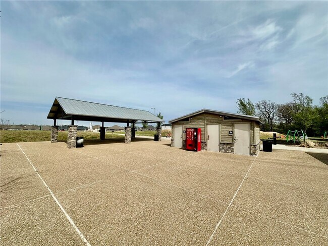 Building Photo - 6747 Winterwood Ave