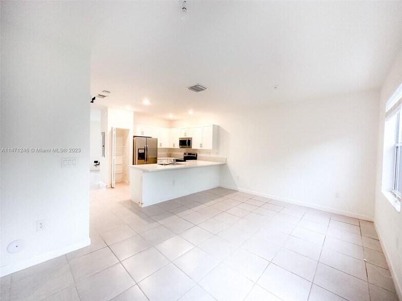 Building Photo - 1486 SE 26th Ter