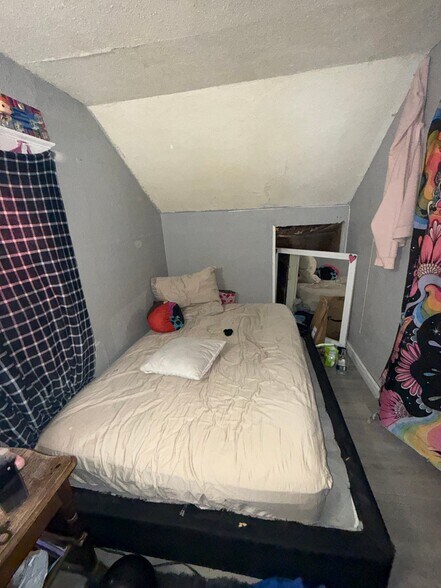 Building Photo - 1218 Pinehurst Ave