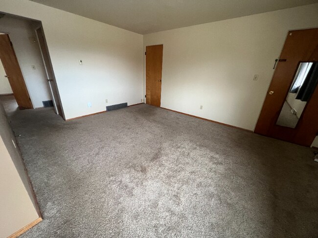 Building Photo - 1359 W 4th St