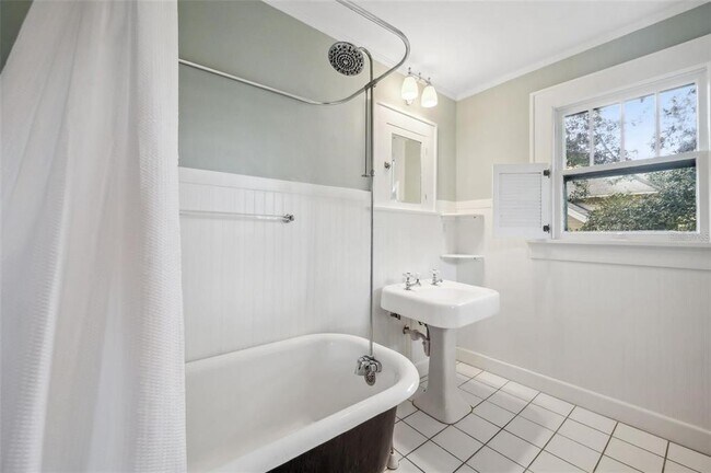 Building Photo - 455 13th Ave NE