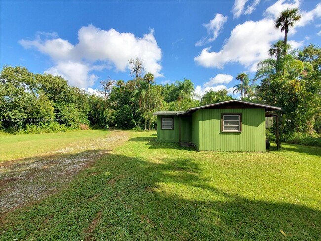 Building Photo - 671 Live Oak Ln
