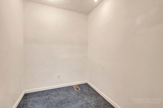 Building Photo - 483 NC-105 Extension