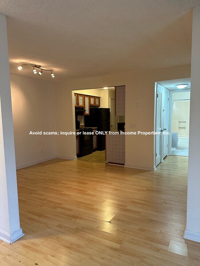 Building Photo - 171 Brooke Castle Dr