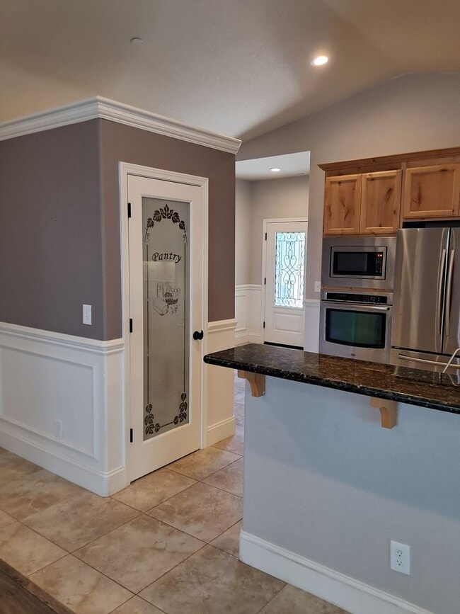 Building Photo - 4 bed / 2 bath with outdoor entertaining area