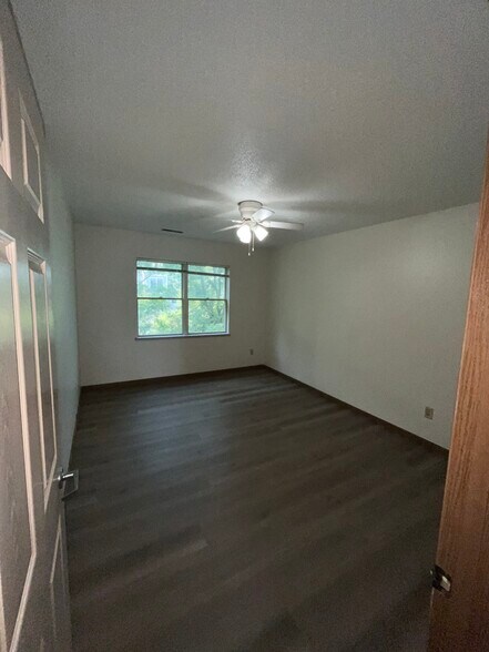 Building Photo - 627 Iowa Ave