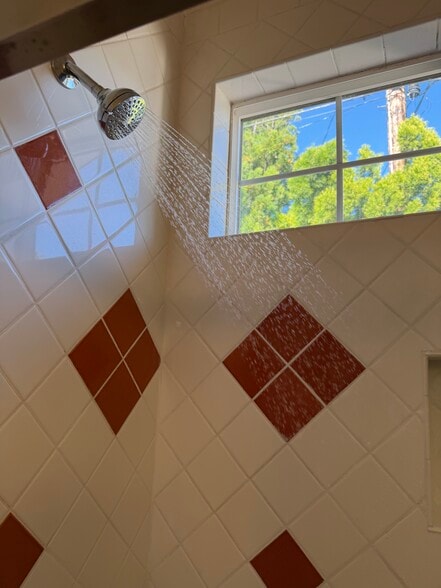 Building Photo - 12621 Victoria Ave