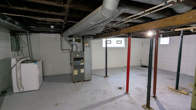 Building Photo - Welcome to this newly renovated gem locate...