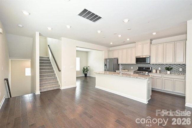 Building Photo - 2410 Arbor Loop Dr