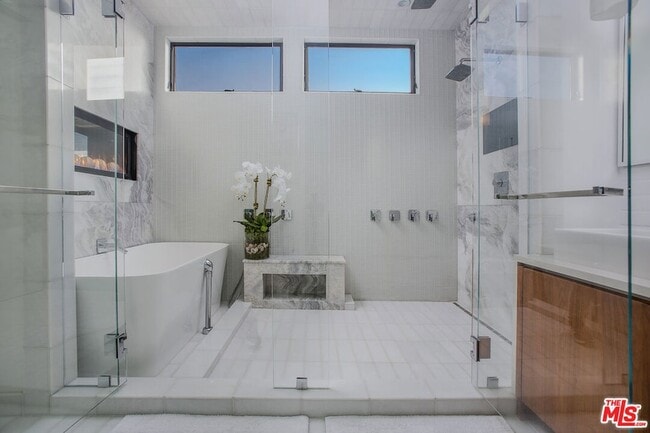 Building Photo - 2105 E Balboa Blvd