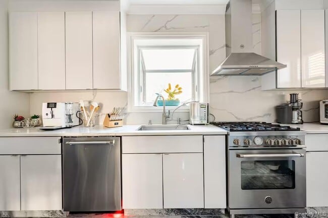 Building Photo - 151-05 20th Rd