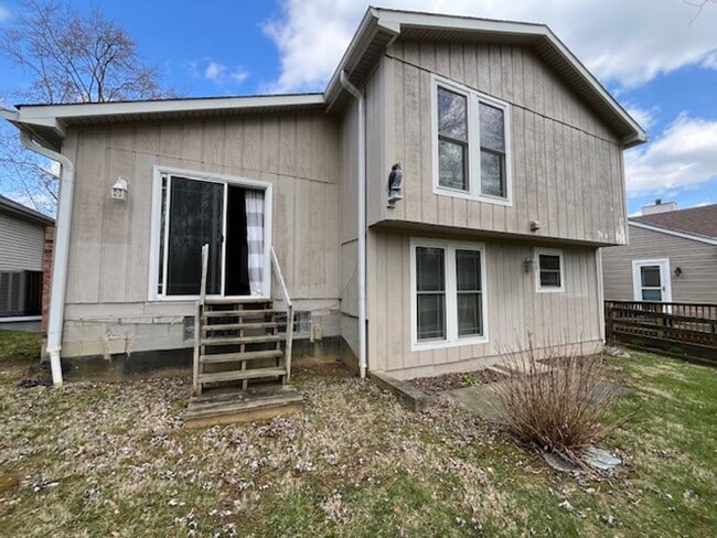 Building Photo - Beautifully remodeled 3 bedroom, 2.5 bath, 2 car garage