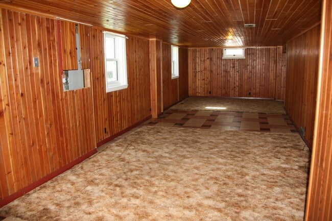 Building Photo - 4Bed 2 Bath House