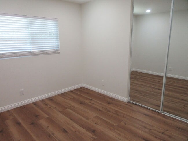 Building Photo - Beautiful updated 1-story home in Northridge