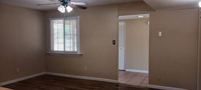 Building Photo - Beautifully Crafted 3 Bed 2 Bath Home in T...
