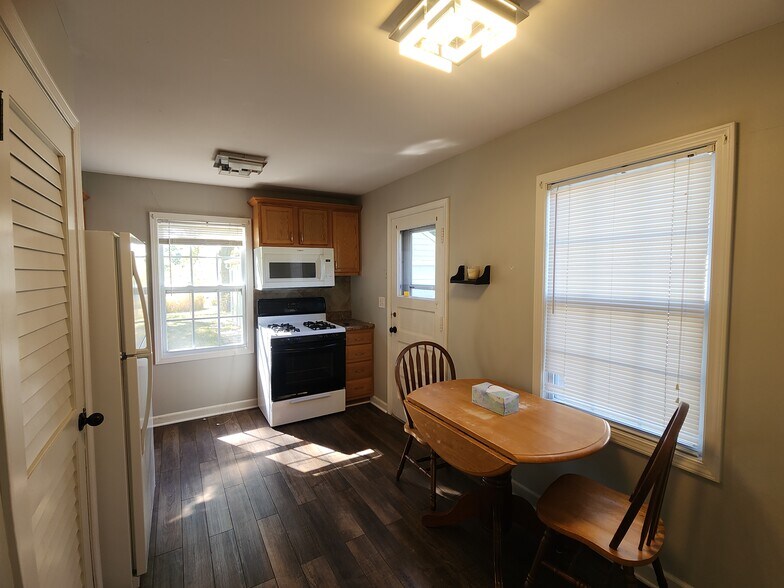 Building Photo - 5215 N Glen Elm Dr