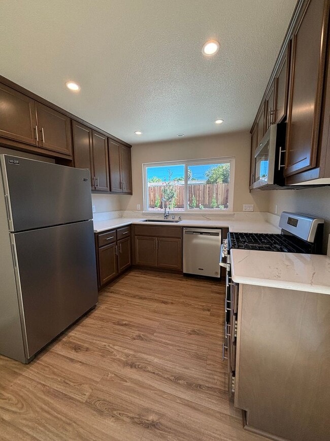 Building Photo - 3 Bedroom, 2 Bathroom Family Home