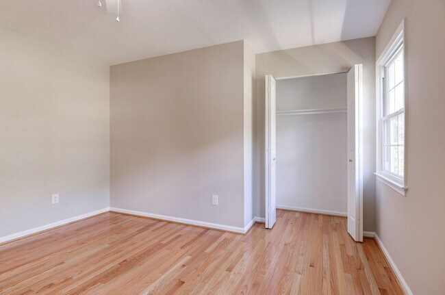 Building Photo - 3 Bedroom 2.5 Bath SFH in Fairfax for Rent!