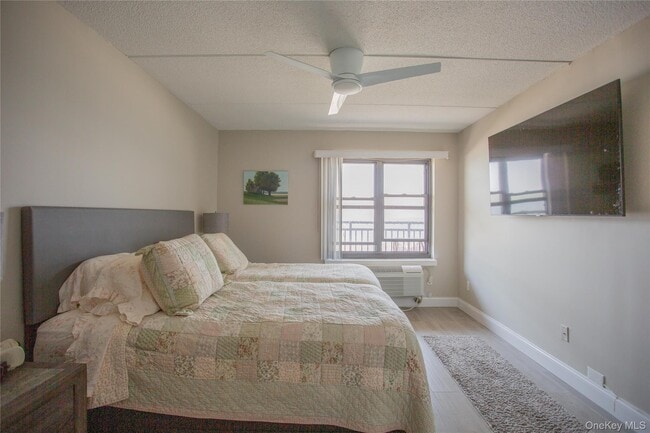 Building Photo - 230 W Broadway