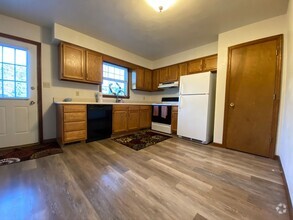 Building Photo - Wonderful Latrobe 2BR Townhouse! Equipped ...