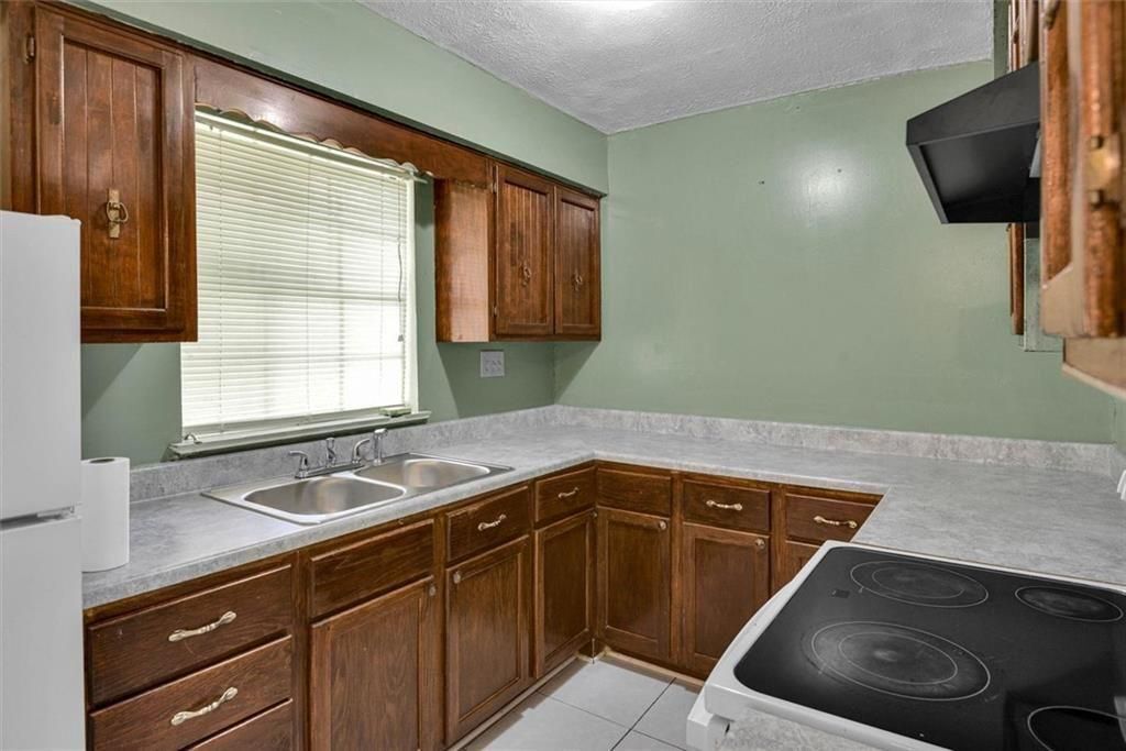 Building Photo - 8941 Ashwood Dr