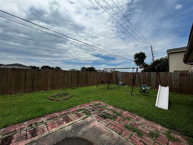 Building Photo - 15303 Riverside Grove Dr