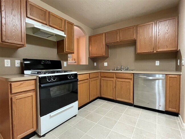 Building Photo - 14223 Bishop Bend Ln