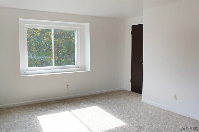 Building Photo - 116 Berehaven Dr