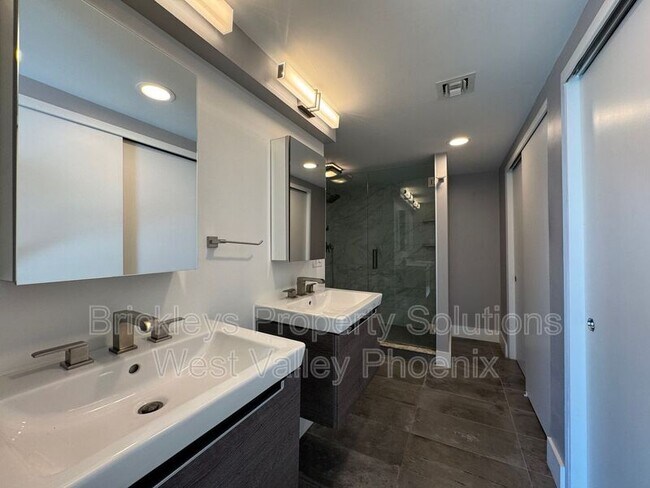 Building Photo - 2323 N Central Ave