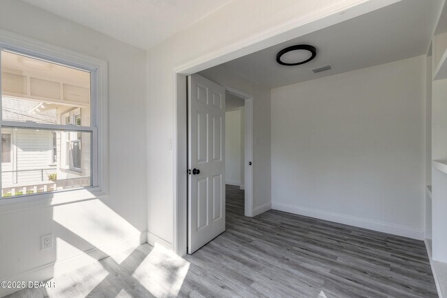 Building Photo - 138 Kingston Ave