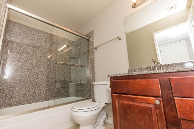 Building Photo - For Rent – 1 Bed, 1 Bath Condo Near Durang...